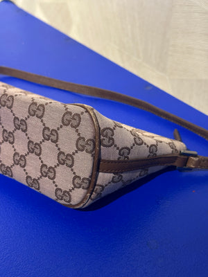 Gucci Boat Pochette GG Monogram Canvas Shoulder bag pochette Gucci logo zip closure chic 90s Pink Brown Very Good Condition