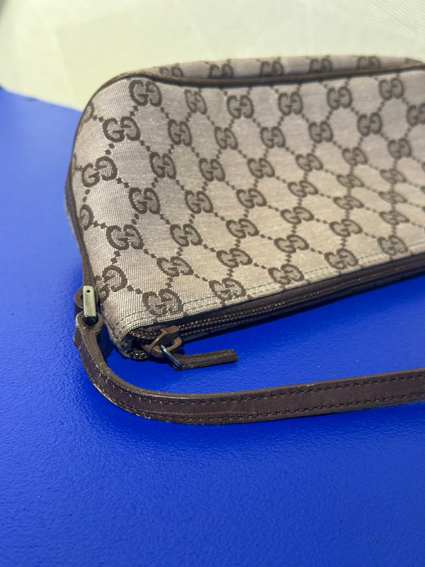 Gucci Boat Pochette GG Monogram Canvas Shoulder bag pochette Gucci logo zip closure chic 90s Pink Brown Very Good Condition