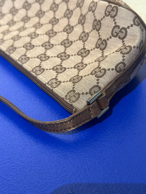 Gucci Boat Pochette GG Monogram Canvas Shoulder bag pochette Gucci logo zip closure chic 90s Pink Brown Very Good Condition