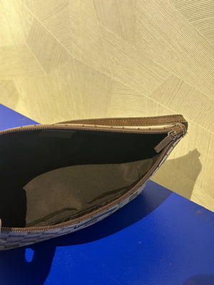 Gucci Boat Pochette GG Monogram Canvas Shoulder bag pochette Gucci logo zip closure chic 90s Pink Brown Very Good Condition