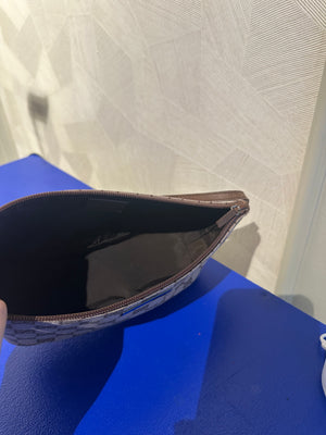 Gucci Boat Pochette GG Monogram Canvas Shoulder bag pochette Gucci logo zip closure chic 90s Pink Brown Very Good Condition