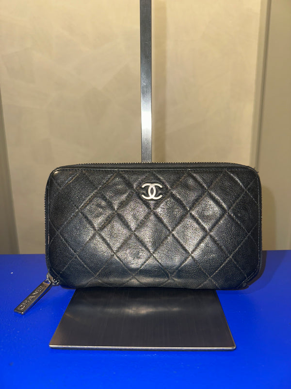 Chanel Black Quilted Lambskin Wallet CC logo Coco Mark Zip Around Wallet Purse Classic