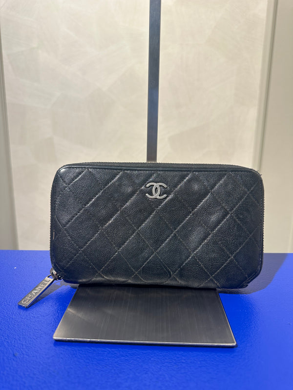 Chanel Black Quilted Lambskin Wallet CC logo Coco Mark Zip Around Wallet Purse Classic