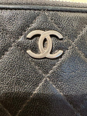 Chanel Black Quilted Lambskin Wallet CC logo Coco Mark Zip Around Wallet Purse Classic
