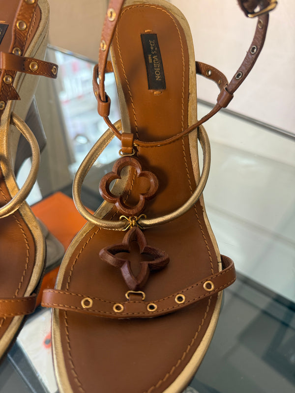 Louis Vuitton Wood Motif Logo Strappy Platform Wedge Sandal Studded Gold vintage EU 40.5