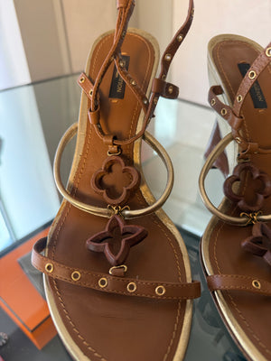 Louis Vuitton Wood Motif Logo Strappy Platform Wedge Sandal Studded Gold vintage EU 40.5