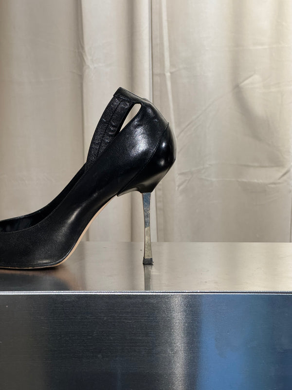Gucci Vintage Tom Ford Black Leather Ankle Strap Pointed Toe High Stiletto Heel Evening Pumps Y2K Designer Shoes 39