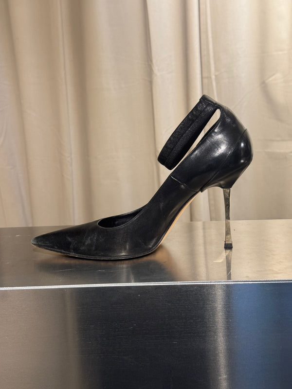 Gucci Vintage Tom Ford Black Leather Ankle Strap Pointed Toe High Stiletto Heel Evening Pumps Y2K Designer Shoes 39