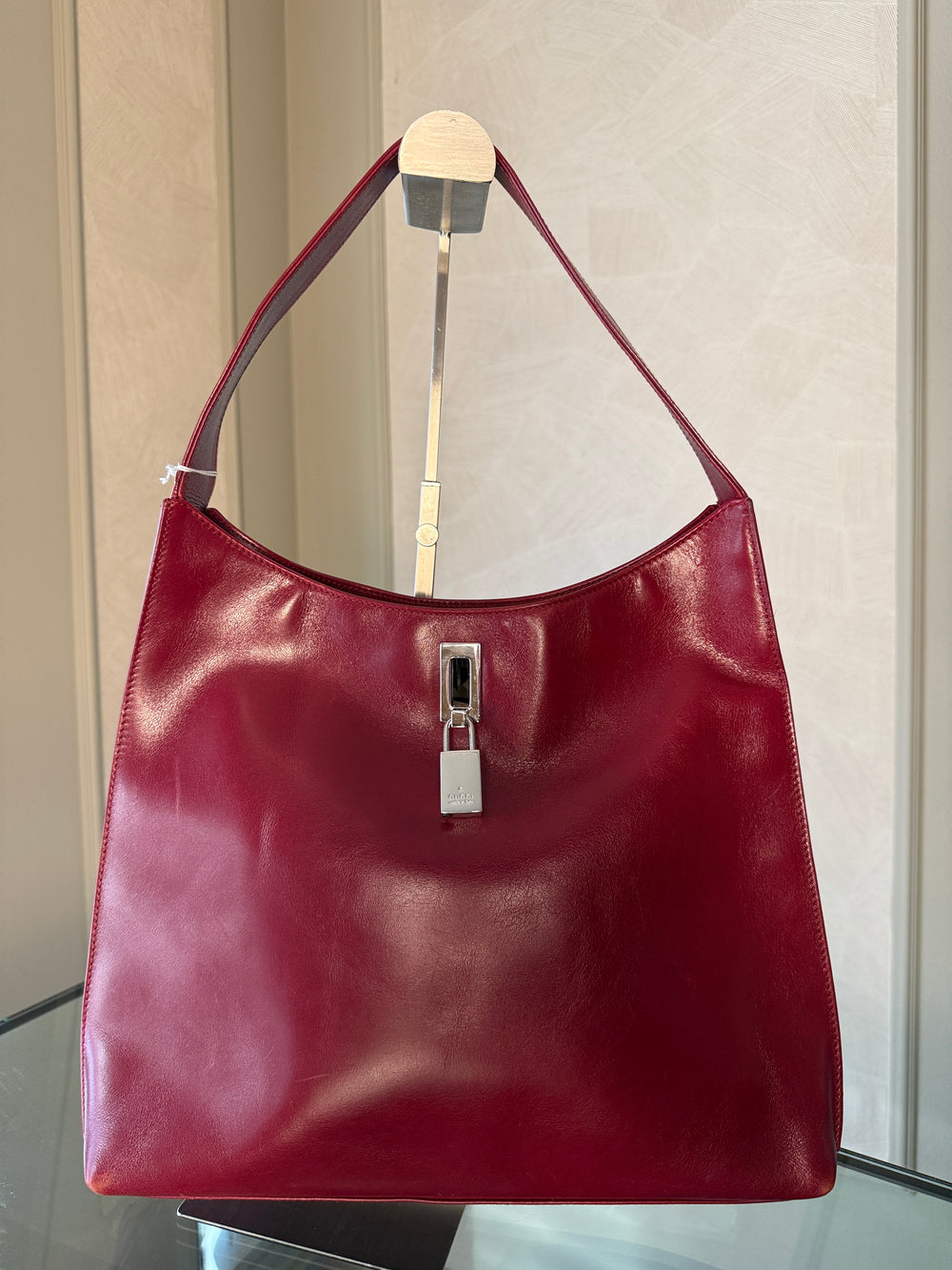 Gucci Vintage Hobo Minimalist Burgundy Handbag Shoulder Bag Silver Detailing Hardware Large Shoulder Bag buckle detail monochrome vintage Buckle clasp detail chic 2000s