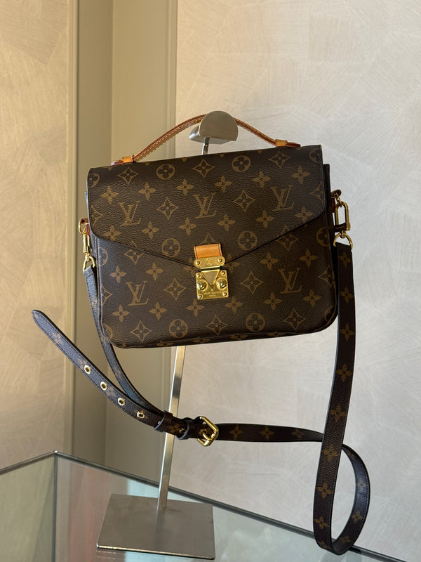 U_Louis Vuitton Pochette Métis Bag