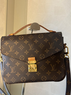 U_Louis Vuitton Pochette Métis Bag