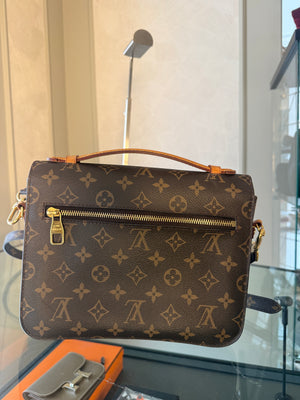 U_Louis Vuitton Pochette Métis Bag