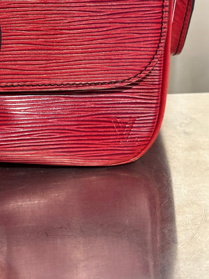 Louis Vuitton Vintage Epi Cartouchiere MM Red Leather Crossbody Shoulder Bag Gold Tone Hardware Archive