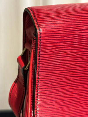 Louis Vuitton Vintage Epi Cartouchiere MM Red Leather Crossbody Shoulder Bag Gold Tone Hardware Archive