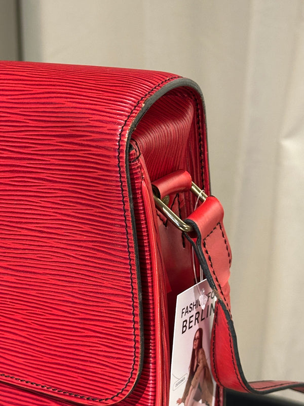 Louis Vuitton Vintage Epi Cartouchiere MM Red Leather Crossbody Shoulder Bag Gold Tone Hardware Archive