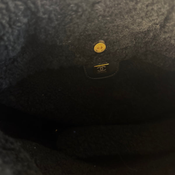 Chanel 2023 Shearling Trim Quilted Small 22 Lambskin Hobo Bag Black Gold Leather CC Coco Mark Chain Strap