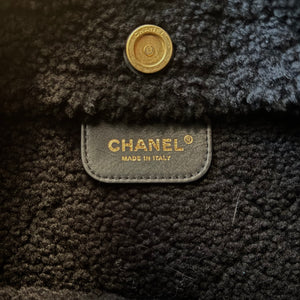 Chanel 2023 Shearling Trim Quilted Small 22 Lambskin Hobo Bag Black Gold Leather CC Coco Mark Chain Strap