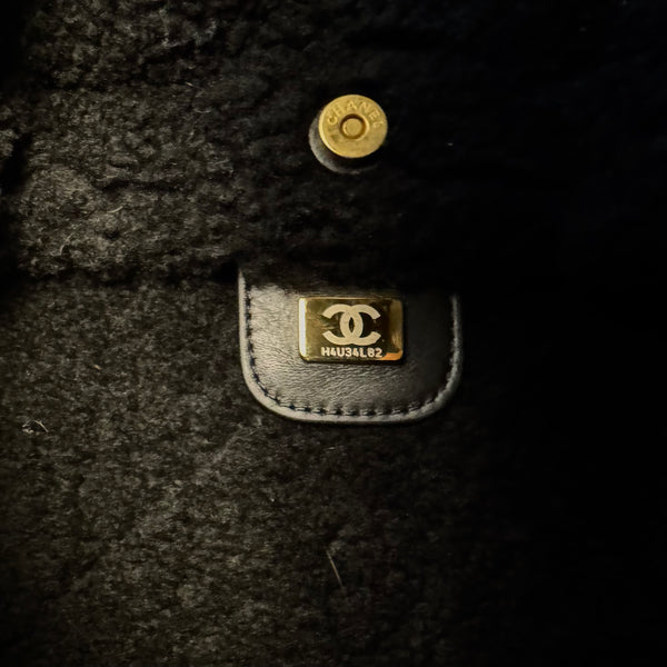 Chanel 2023 Shearling Trim Quilted Small 22 Lambskin Hobo Bag Black Gold Leather CC Coco Mark Chain Strap