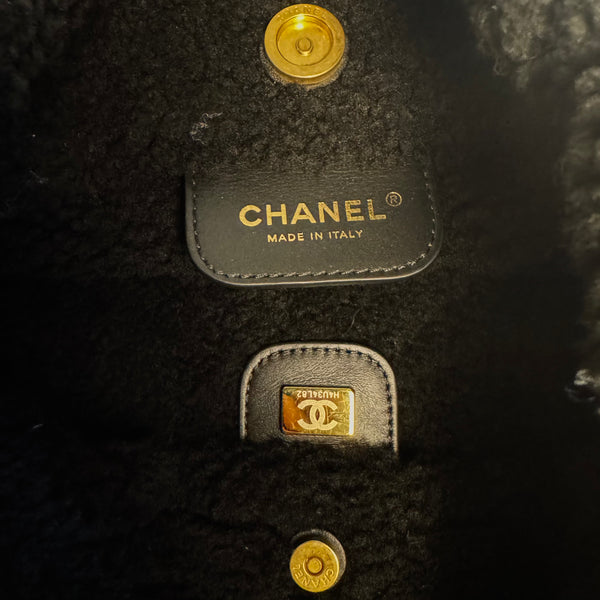 Chanel 2023 Shearling Trim Quilted Small 22 Lambskin Hobo Bag Black Gold Leather CC Coco Mark Chain Strap