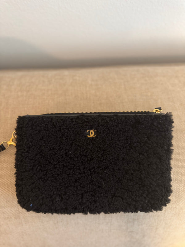 Chanel 2023 Shearling Trim Quilted Small 22 Lambskin Hobo Bag Black Gold Leather CC Coco Mark Chain Strap