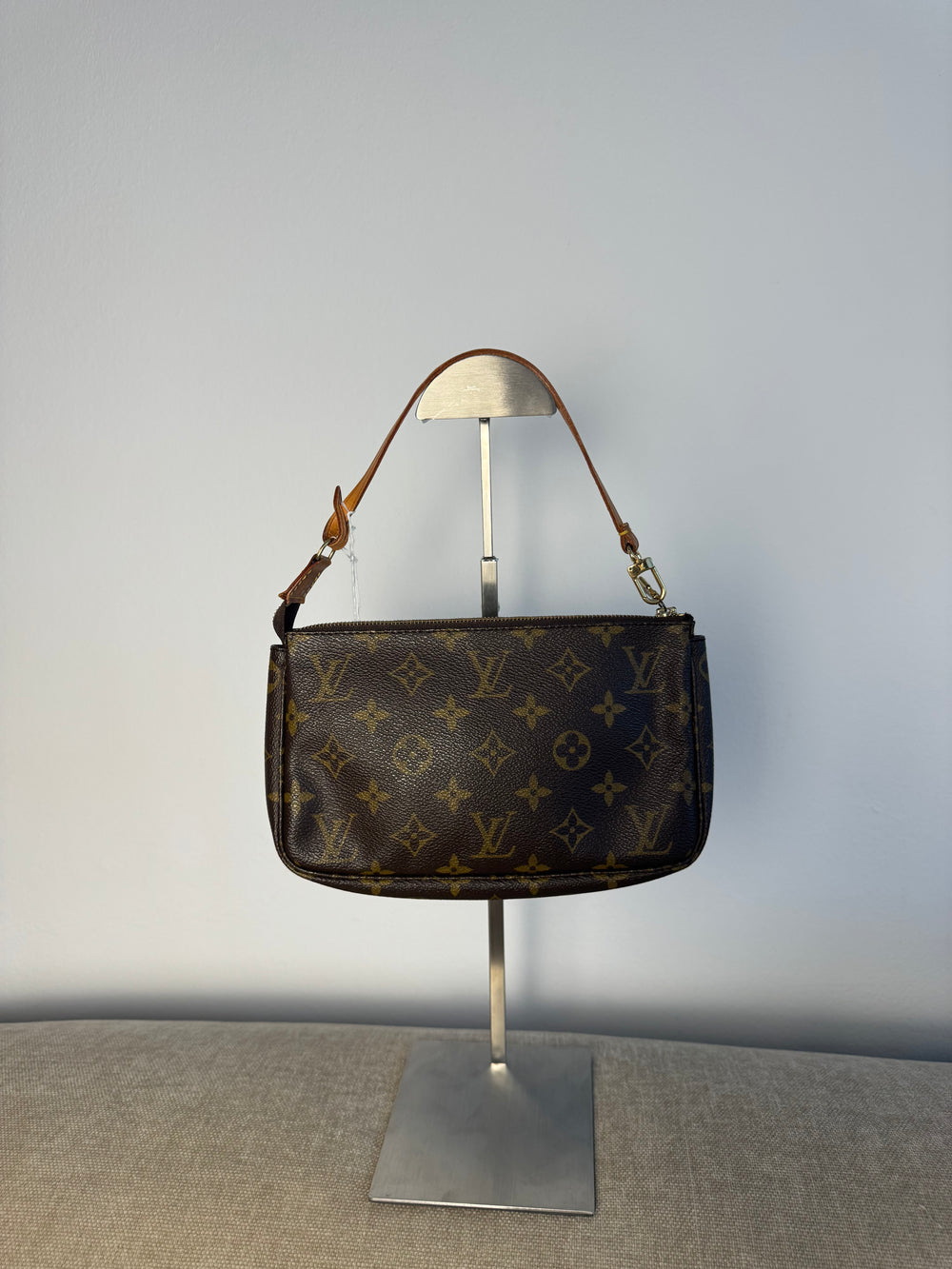 Louis Vuitton Vintage Pochette Accessoires Shoulder Bag Leather Monogram Iconic Classic LV Brown
