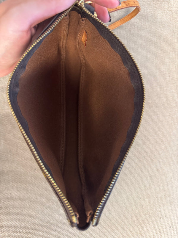 Louis Vuitton Vintage Pochette Accessoires Shoulder Bag Leather Monogram Iconic Classic LV Brown
