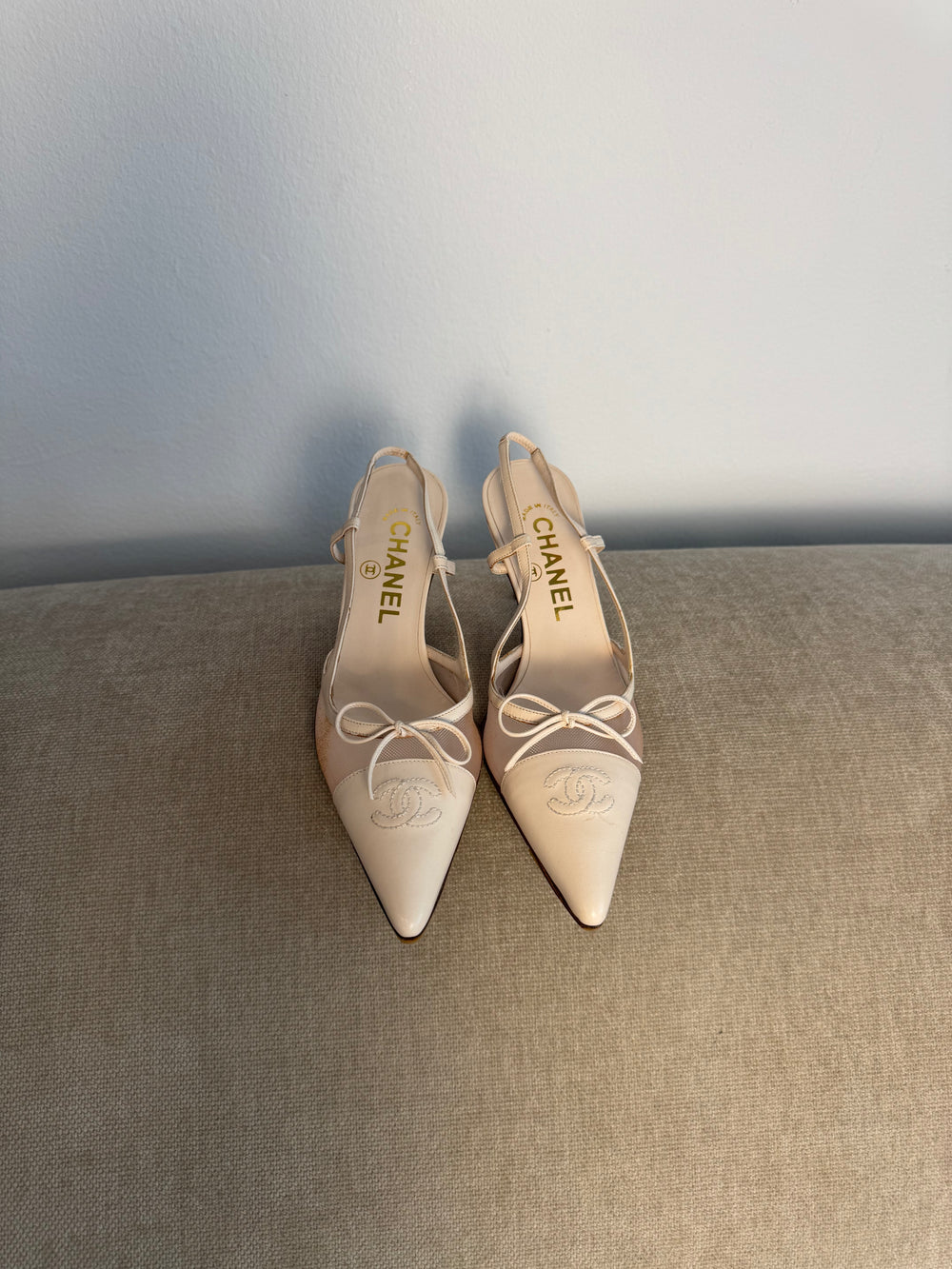 Chanel Vintage 2005 Karl Lagerfeld Vintage Ivory Mesh Slingback 35.5 Kitten Heels bow ballerina detail CC coco mark