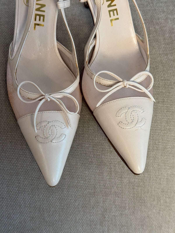 Chanel Vintage 2005 Karl Lagerfeld Vintage Ivory Mesh Slingback 35.5 Kitten Heels bow ballerina detail CC coco mark