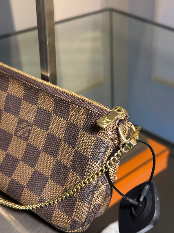 LOUIS VUITTON POCHETTE - SMALL