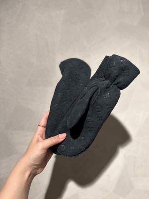 Louis Vuitton Shearling Gloves with Monogram Details – Size M
