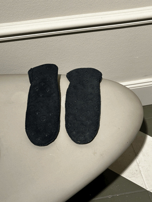 Louis Vuitton Shearling Gloves with Monogram Details – Size M