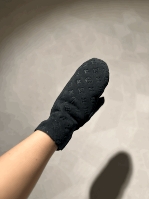Louis Vuitton Shearling Gloves with Monogram Details – Size M