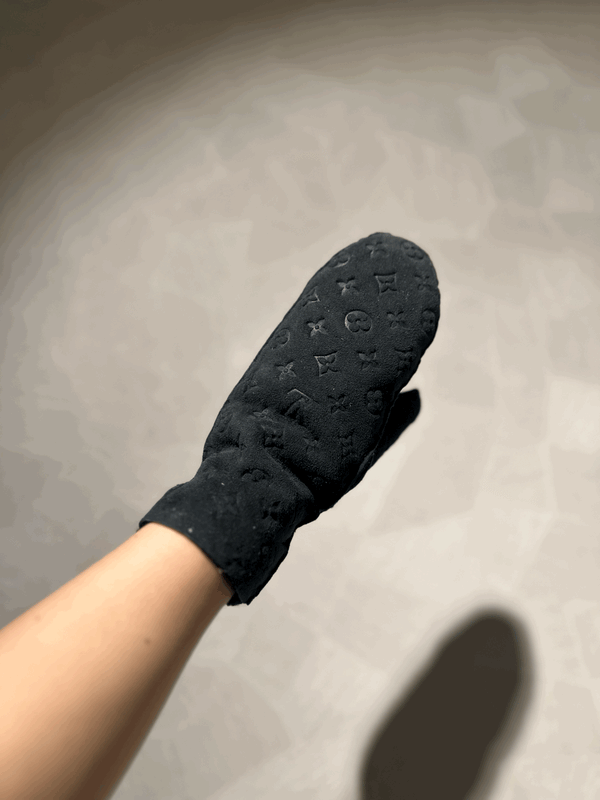Louis Vuitton Shearling Gloves with Monogram Details – Size M