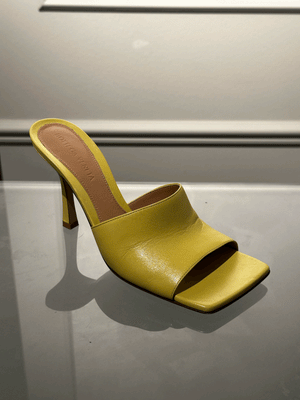 BOTTEGA VENETA HEELS SIZE 37,5