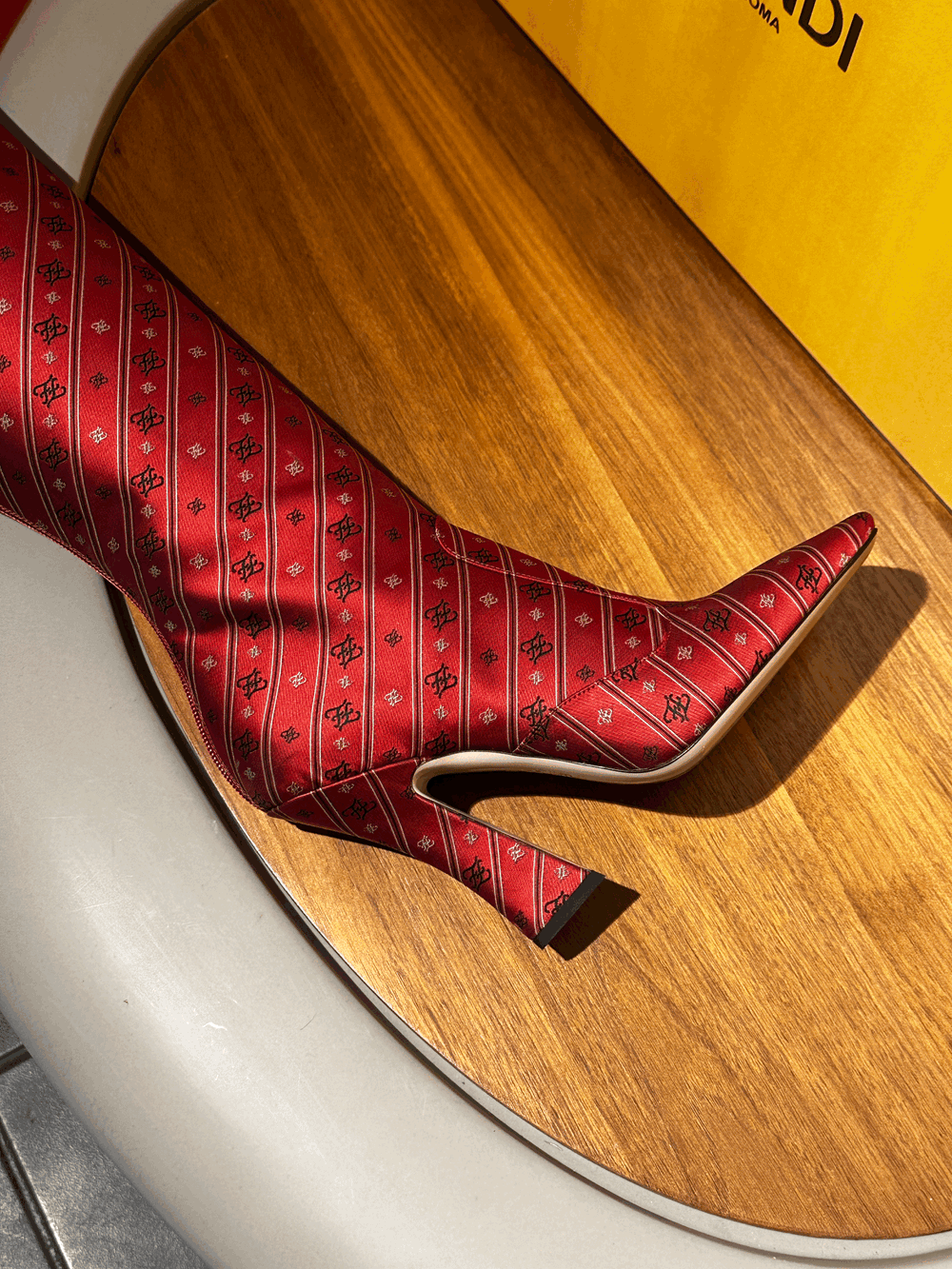 FENDI SHOES - SIZE 40