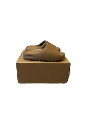 YEEZY SLIDES SIZE 7