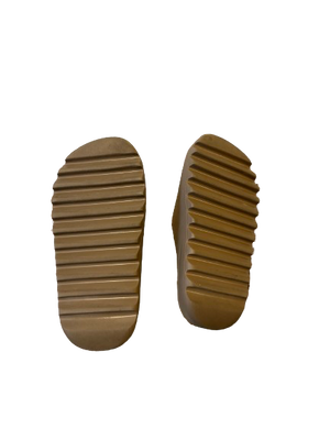 YEEZY SLIDES SIZE 7