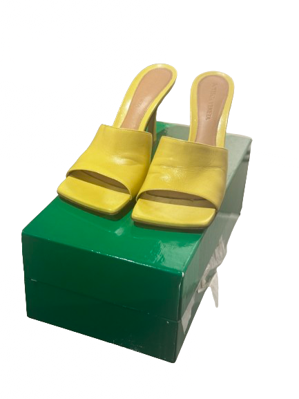 BOTTEGA VENETA HEELS SIZE 37,5