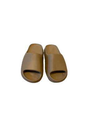 YEEZY SLIDES SIZE 7