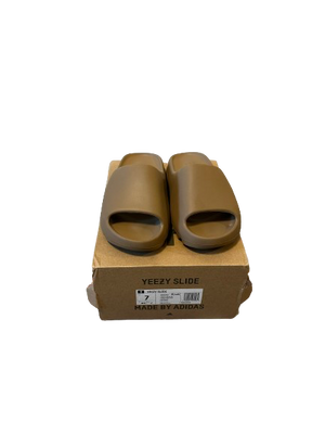 YEEZY SLIDES SIZE 7